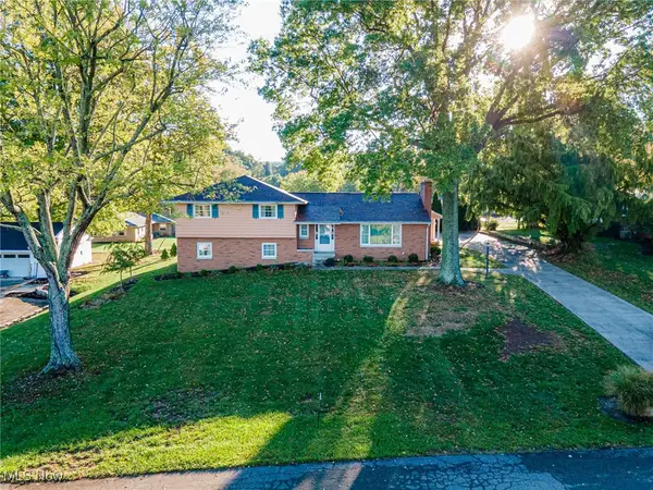 1681 Knob Hill Drive, Coshocton, OH 43812