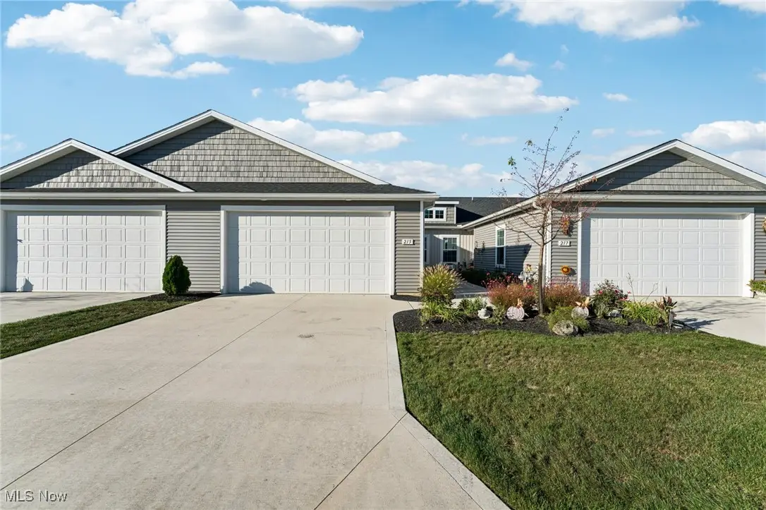 215 Silver Spring Circle, Elyria, OH 44035 - Image #1