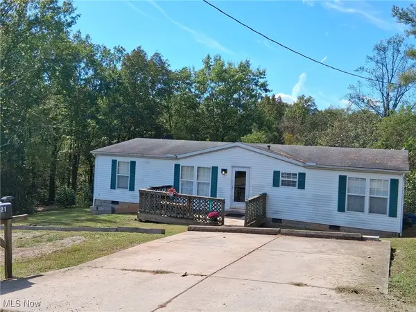 2021 Robinson Hill Rd, Marietta, OH 45750