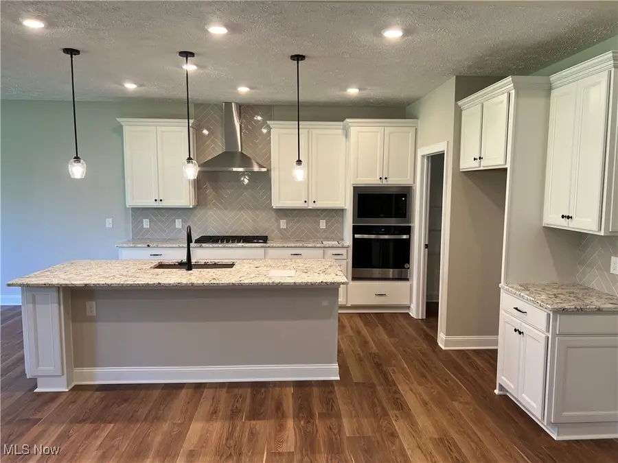 3943 Crest View Drive, Green, OH 44685 - Image #3