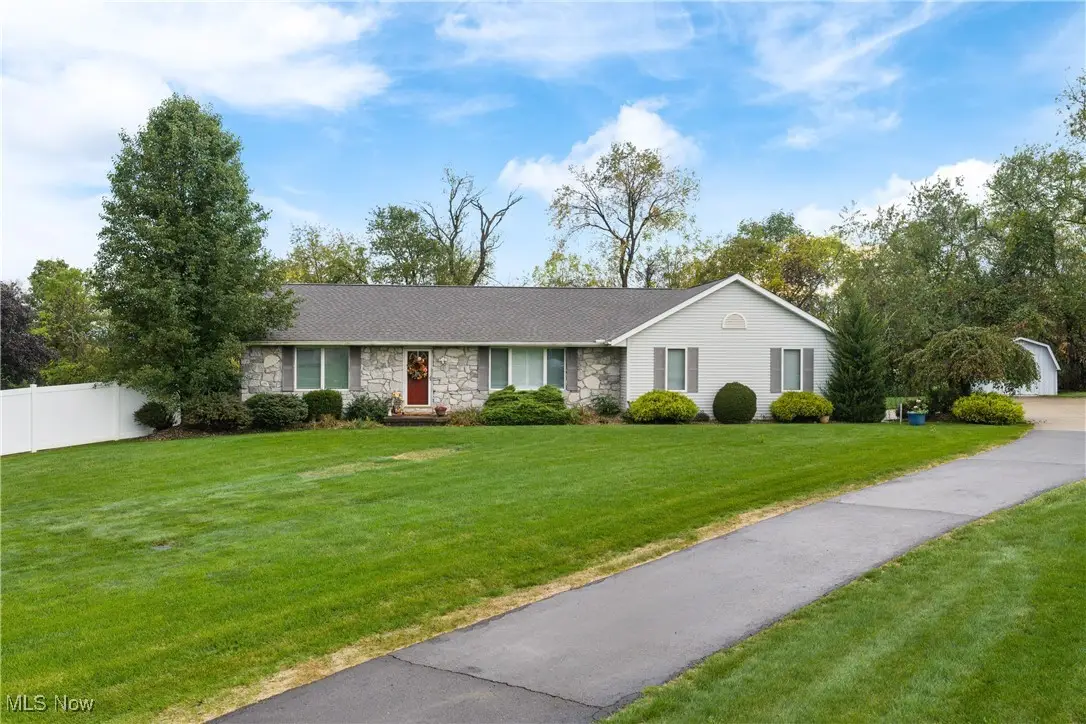 4065 Manchester Nw Avenue, North Lawrence, OH 44666 - Image #1