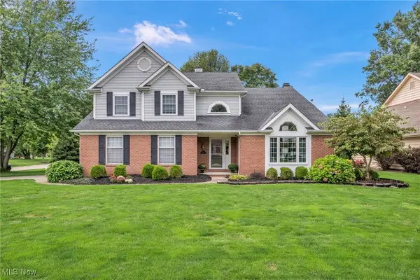 366 Long Pointe Drive, Avon Lake, OH 44012