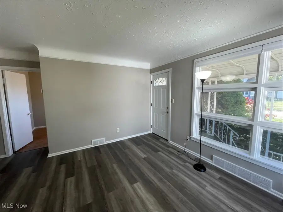 1337 Elmwood Road, Mayfield Heights, OH 44124 - Image #3