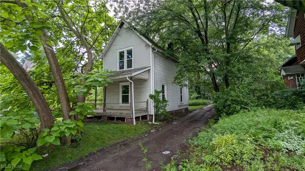 1447 Shriver Ne Avenue, Canton, OH 44705 - Image #1