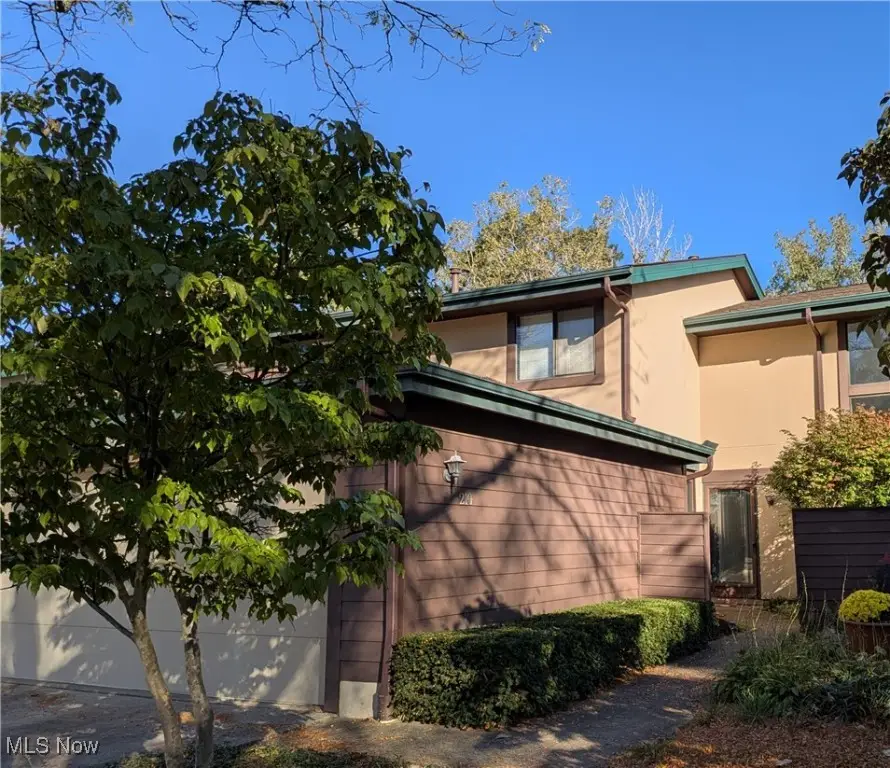 210 Teal Trace #210, Mayfield Heights, OH 44124 - Image #1