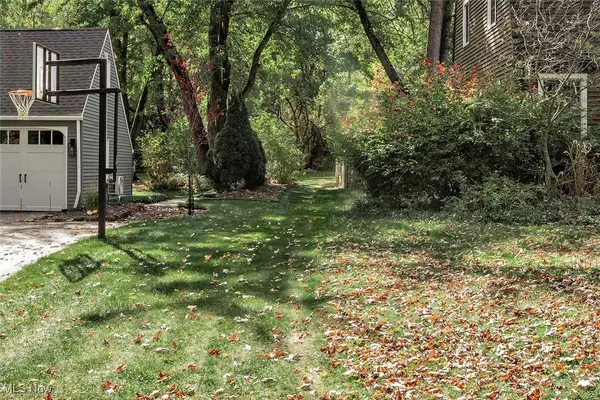 V/l Holton, Olmsted Falls, OH 44138