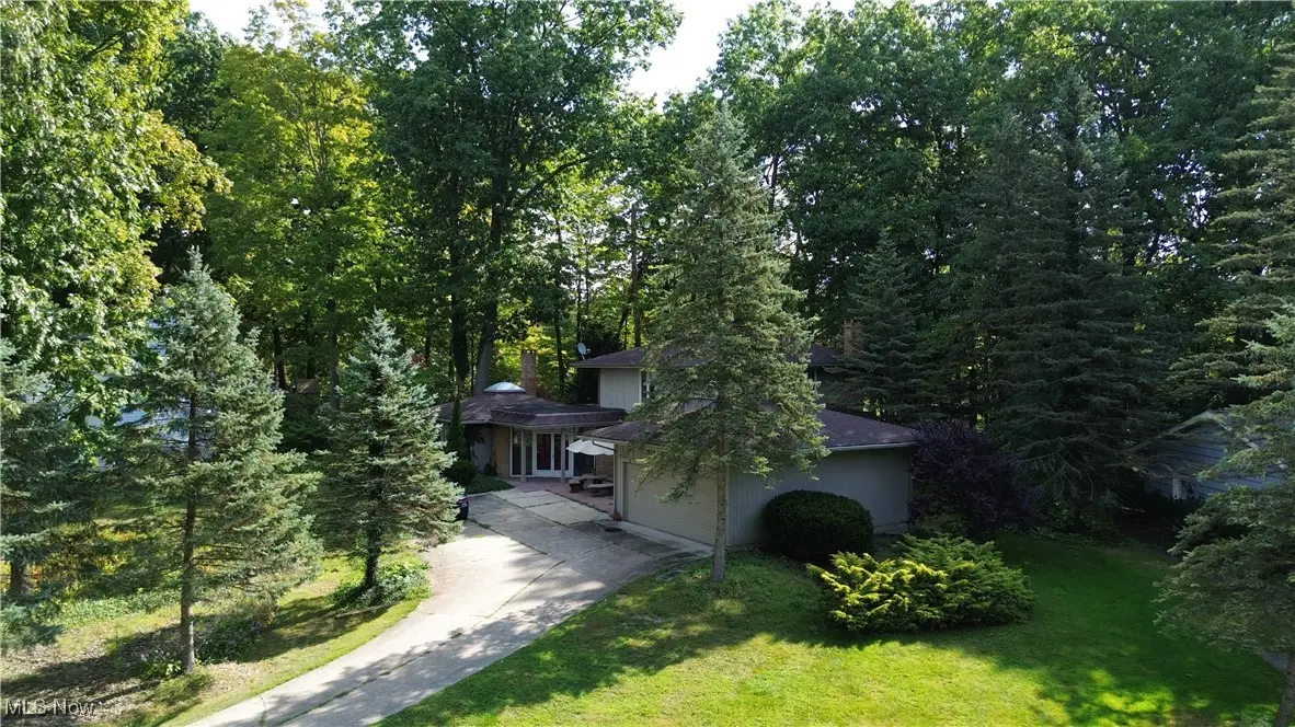 17571 Merry Oaks Trail, Chagrin Falls, OH 44023 - Image #1