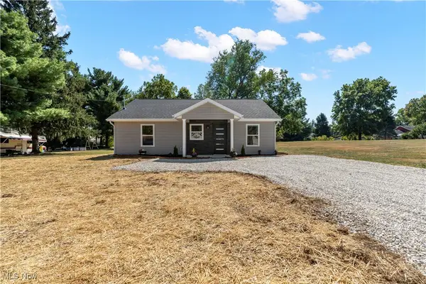 8440 Mapleford Sw Street, Navarre, OH 44662