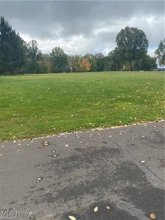 Milton Avenue, Lake Milton, OH 44429