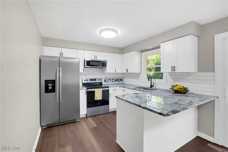 3863 Heckman Nw Street, Uniontown, OH 44685 - Image #2