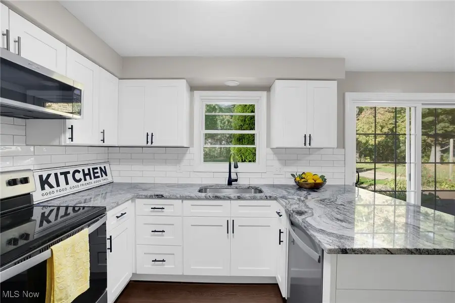 3863 Heckman Nw Street, Uniontown, OH 44685 - Image #3