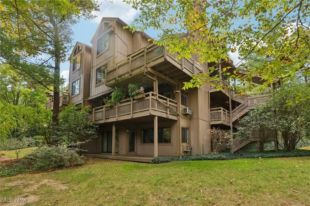 609 Meredith Lane, Cuyahoga Falls, OH 44223 - Image #1