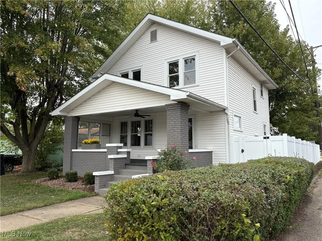 1033 College Nw Avenue, New Philadelphia, OH 44663 - Image #1