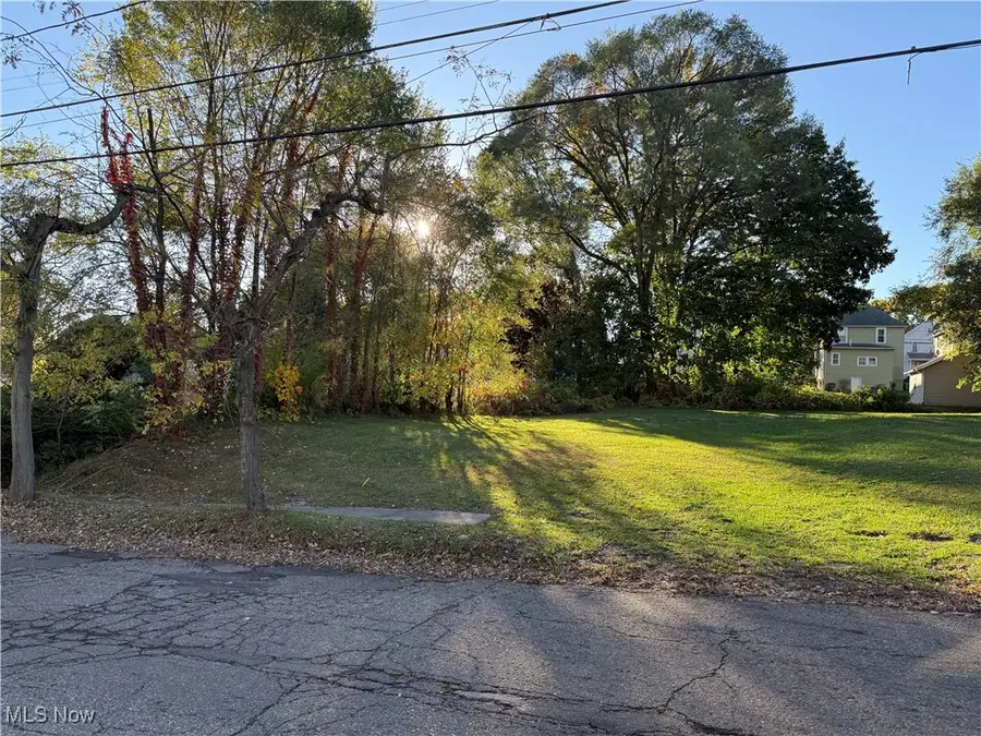 236 14th Nw Street, Barberton, OH 44203 - Image #2