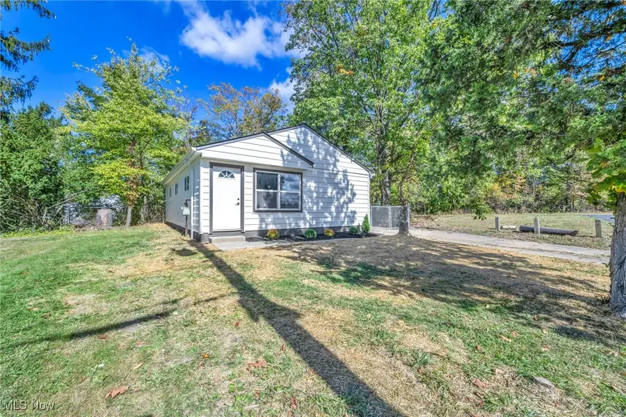 16817 Glenpark Avenue, Cleveland, OH 44128 - Image #2