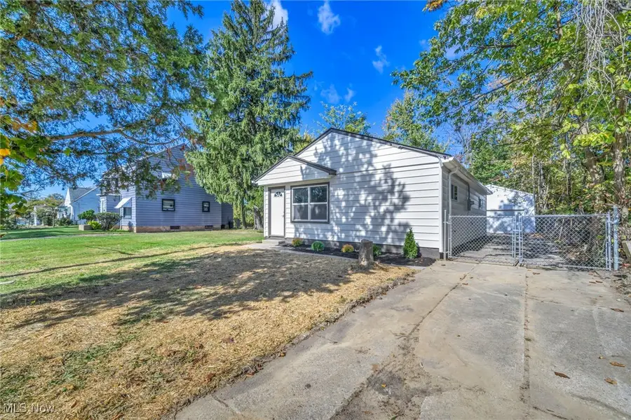 16817 Glenpark Avenue, Cleveland, OH 44128 - Image #3