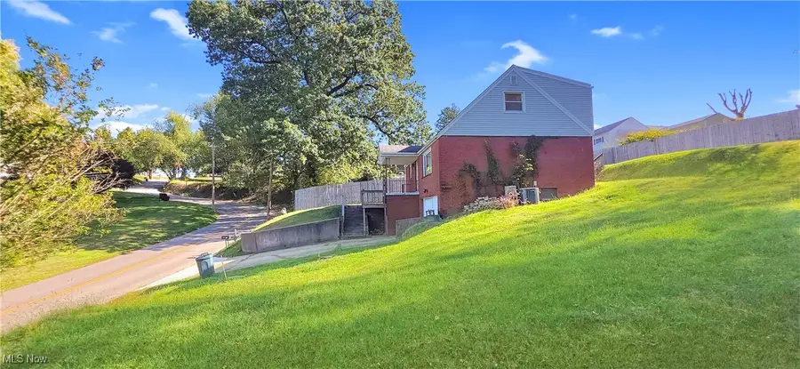 337 Greenbrier Rd, Weirton, WV 26062 - Image #2