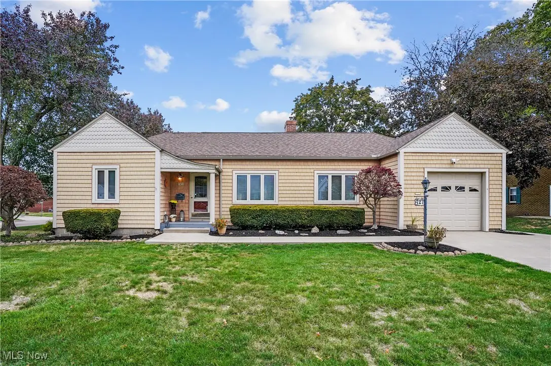 721 E Ford Avenue, Barberton, OH 44203 - #1