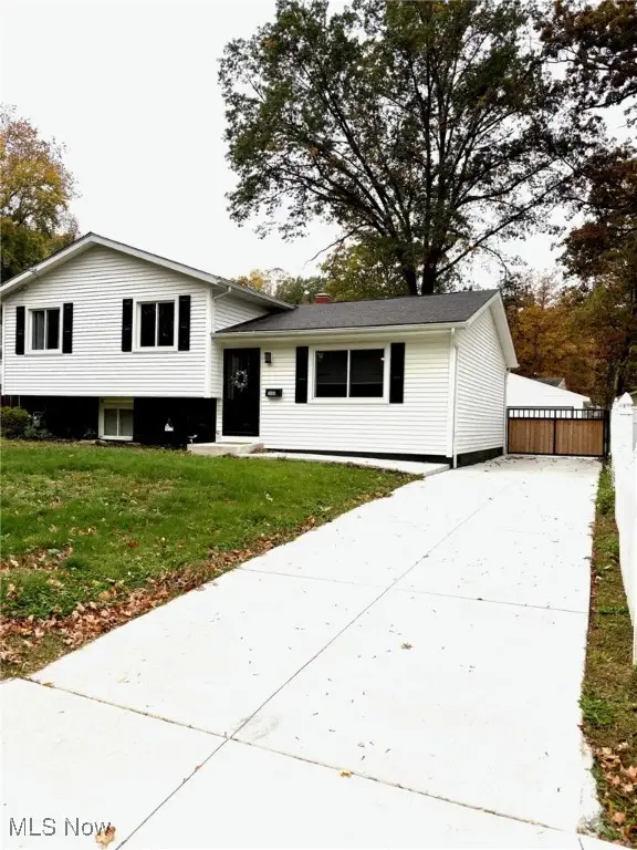 1054 Karen Drive, Akron, OH 44313 - Image #2