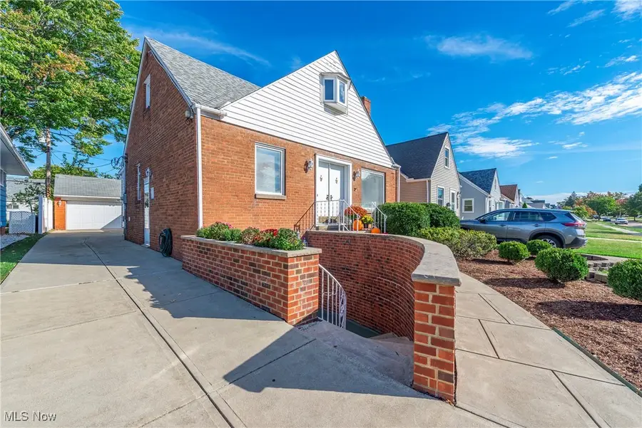 8206 Newport Avenue, Parma, OH 44129 - Image #2