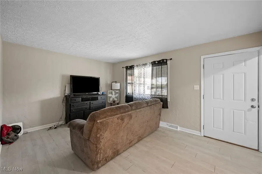 604-606 Gibbs Road, Akron, OH 44312 - Image #3