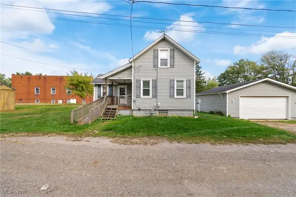 890 Green Side Sw Avenue, North Lawrence, OH 44666