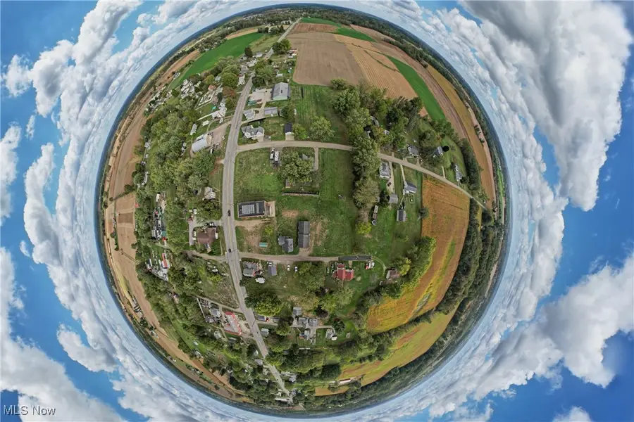 890 Green Side Sw Avenue, North Lawrence, OH 44666 - Image #2