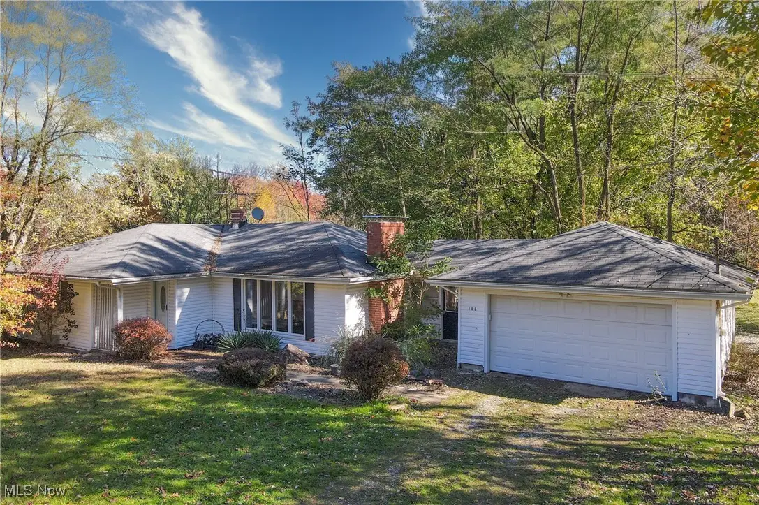102 Leaview Lane, Chagrin Falls, OH 44022 - #1