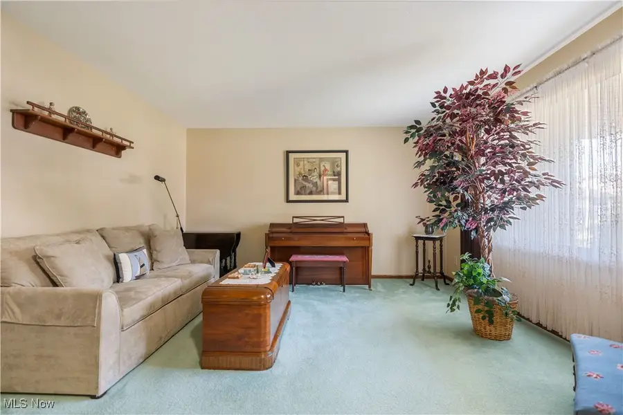 6666 Carriage Lane Ne Avenue, Canton, OH 44721 - Image #3