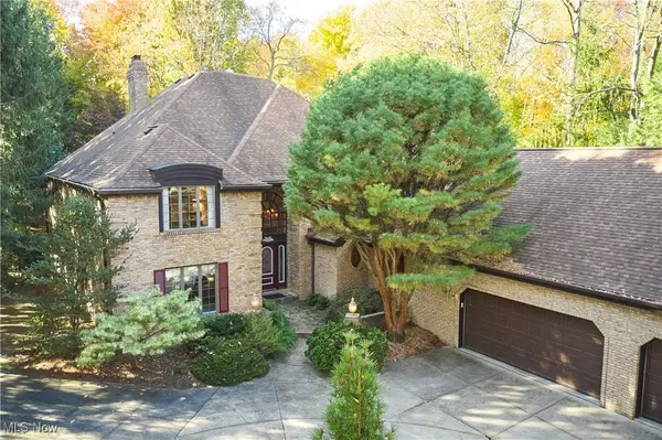 692 Pine Point Drive, Akron, OH 44333