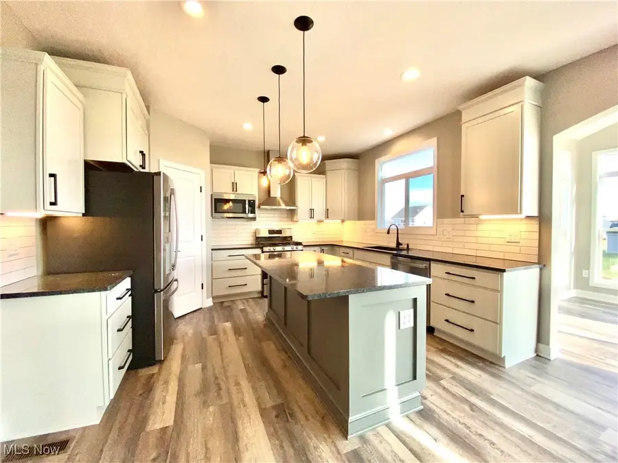 2273 Ledgestone Nw Drive, Uniontown, OH 44685 - Image #3