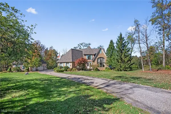10020 Locust Grove Drive, Chardon, OH 44024