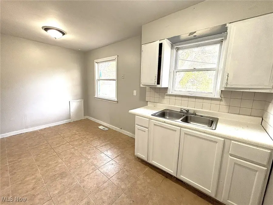 12510 Summerland Avenue, Cleveland, OH 44111 - Image #2