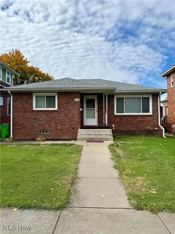 724 N Dawson Street, Uhrichsville, OH 44683 - #1