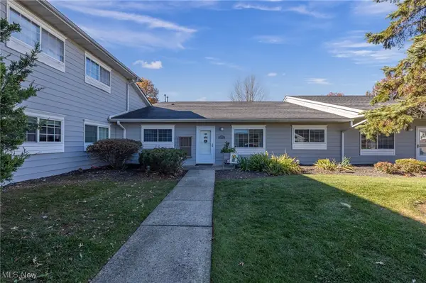 27069 Oakwood Circle #117W, Olmsted Twp, OH 44138