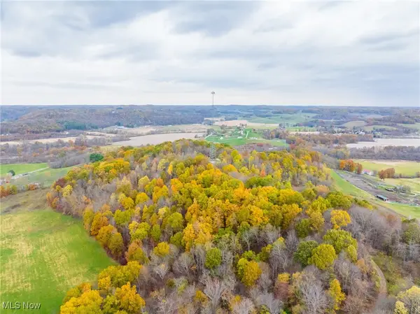 8898 Pleasant Valley Se Road, Uhrichsville, OH 44683