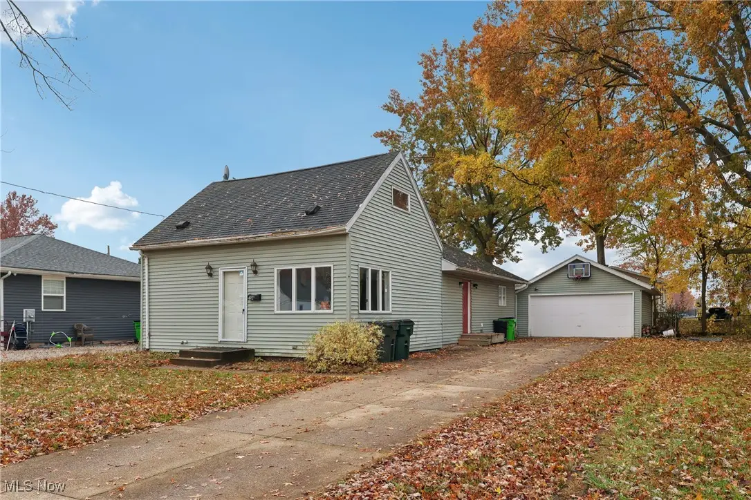 492 E Hopocan Avenue, Barberton, OH 44203 - Image #1