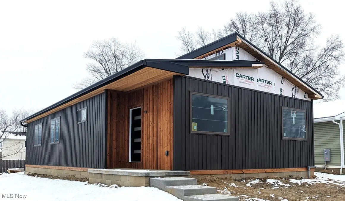 455 S Van Buren Avenue, Barberton, OH 44203 - Image #1