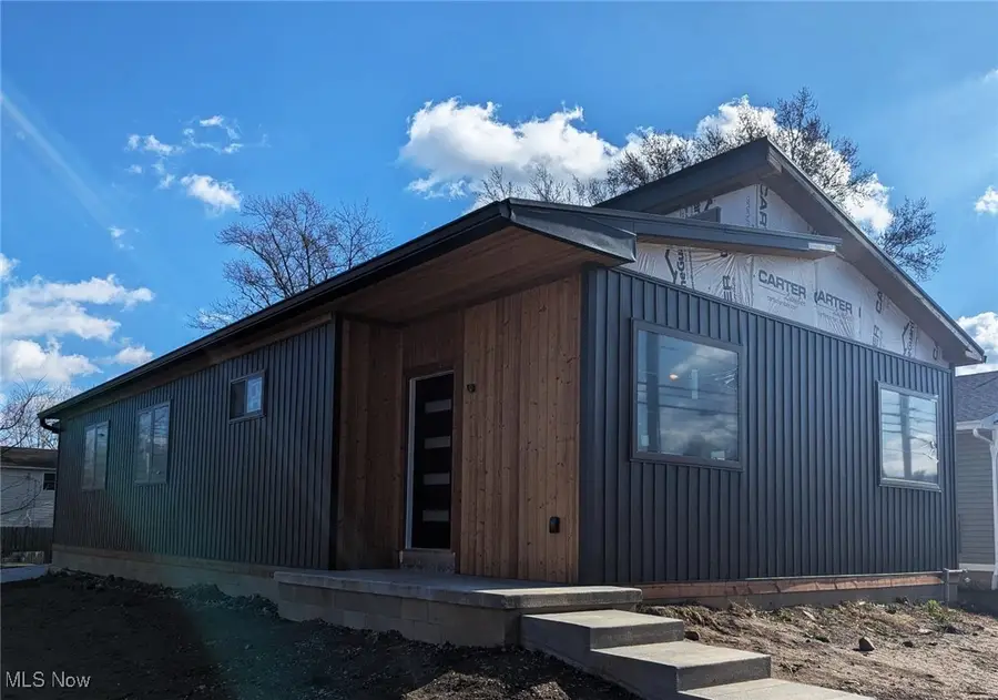 455 S Van Buren Avenue, Barberton, OH 44203 - Image #2