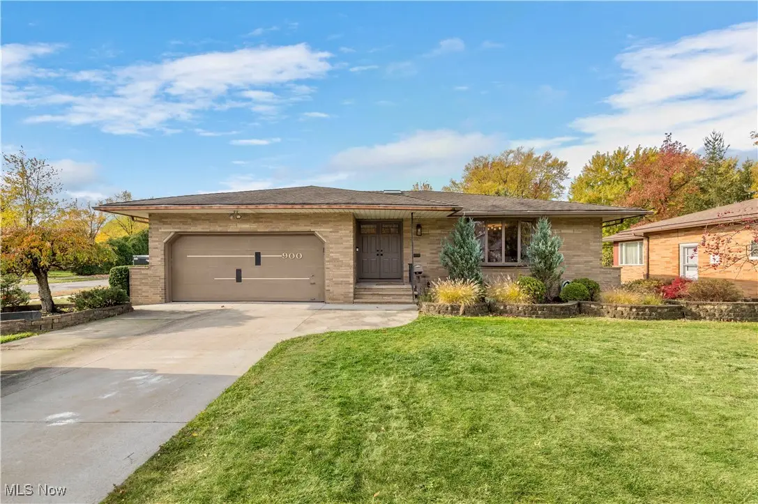 900 N Skyline Drive, Seven Hills, OH 44131 - Image #1