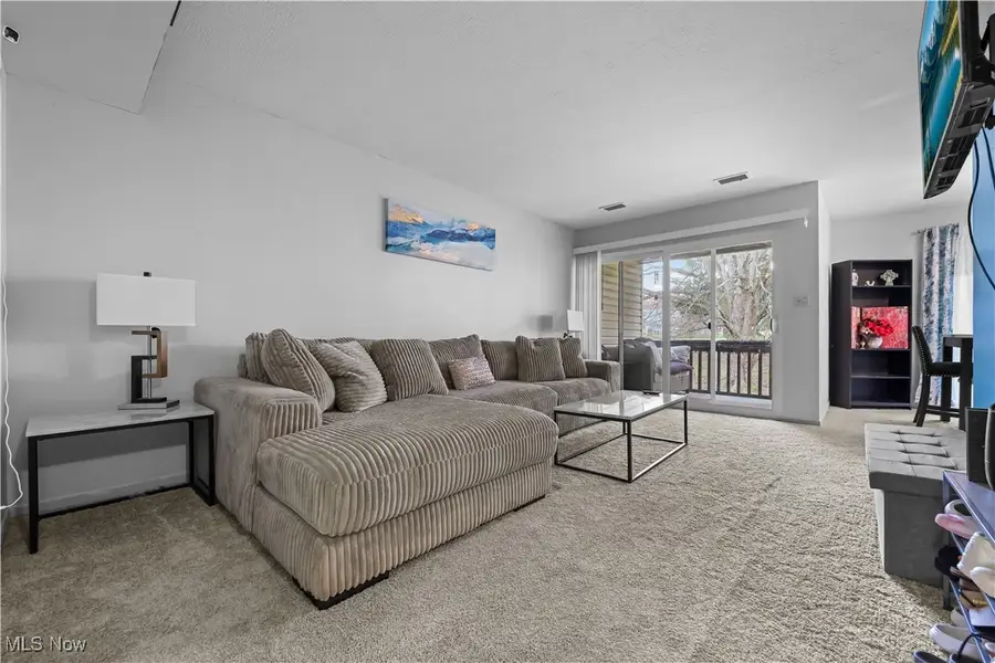 6330 Greenwood #103, Sagamore Hills, OH 44067 - Image #3