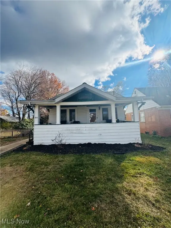 800 Viewpoint Avenue, Cuyahoga Falls, OH 44221