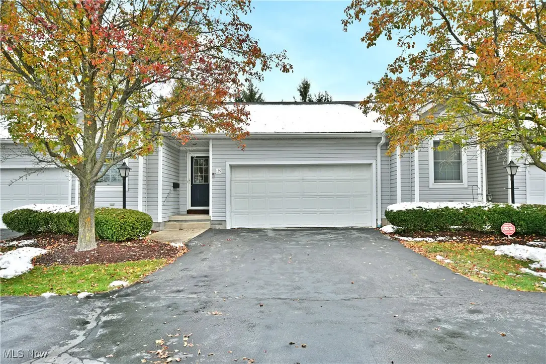 129 Greenfield Nw Oval, Warren, OH 44483 - Image #1