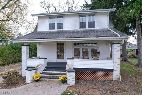 1630 E Maple Nw Street, North Canton, OH 44720