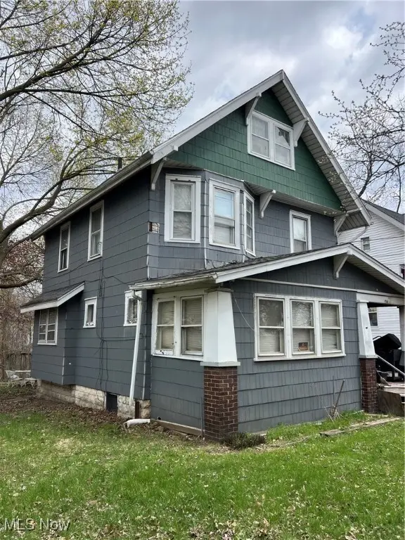 156 Colony Crescent, Akron, OH 44305