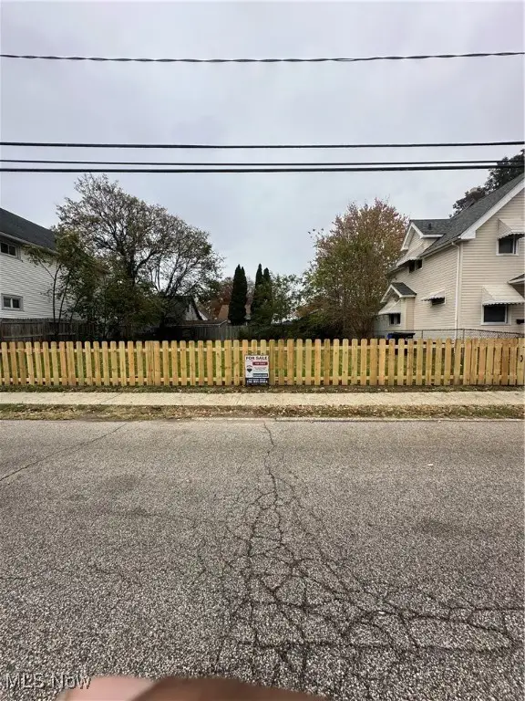 1610 Crestline Avenue, Cleveland, OH 44109