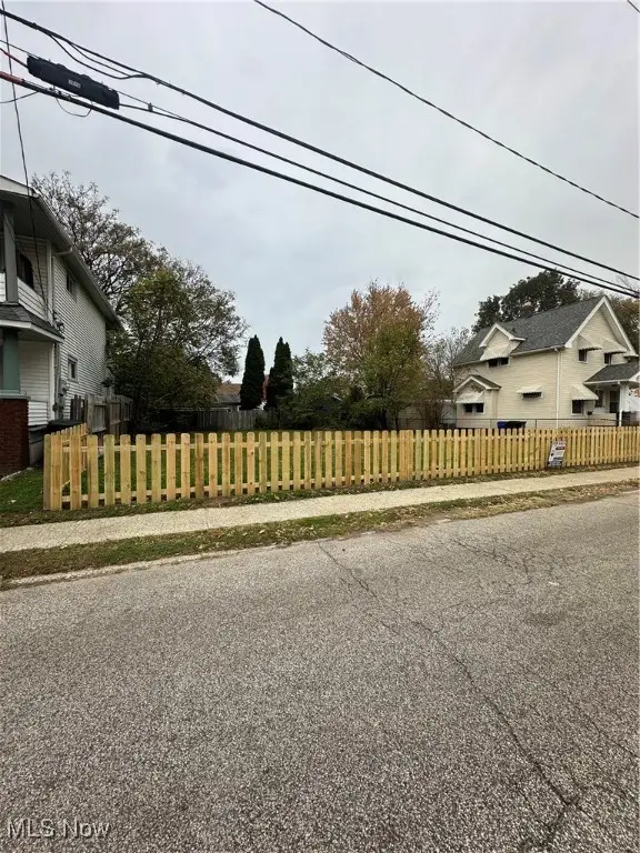 1610 Crestline Avenue, Cleveland, OH 44109 - Image #2