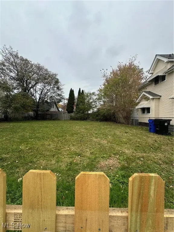 1610 Crestline Avenue, Cleveland, OH 44109 - Image #3