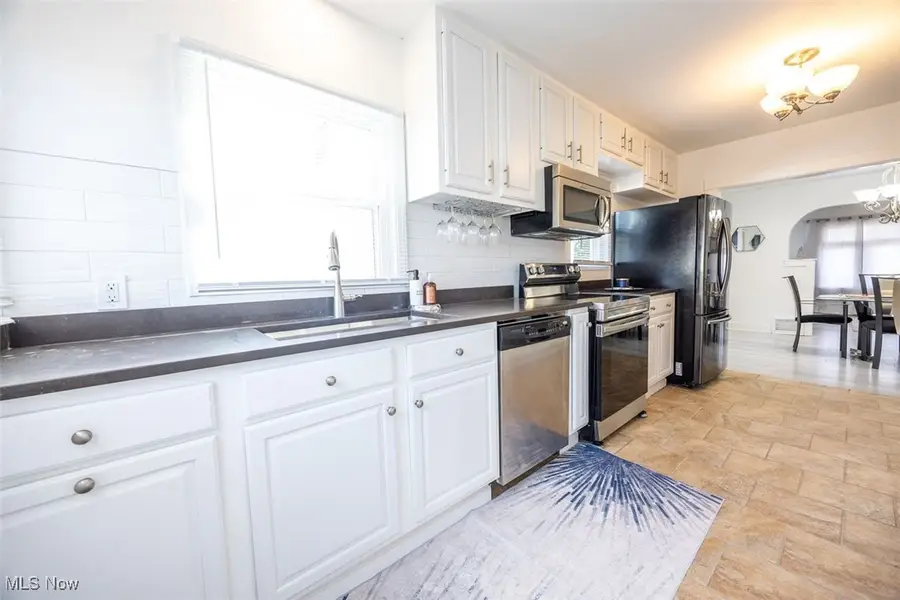 6502 Farnsworth Drive, Parma, OH 44129 - Image #3