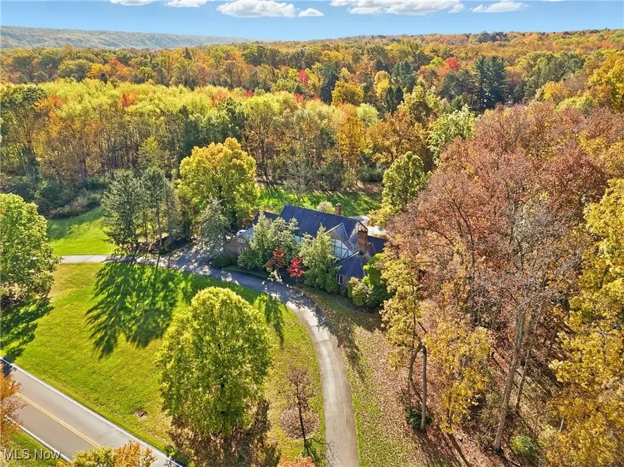 1029 Hillcreek Lane, Gates Mills, OH 44040 - Image #2